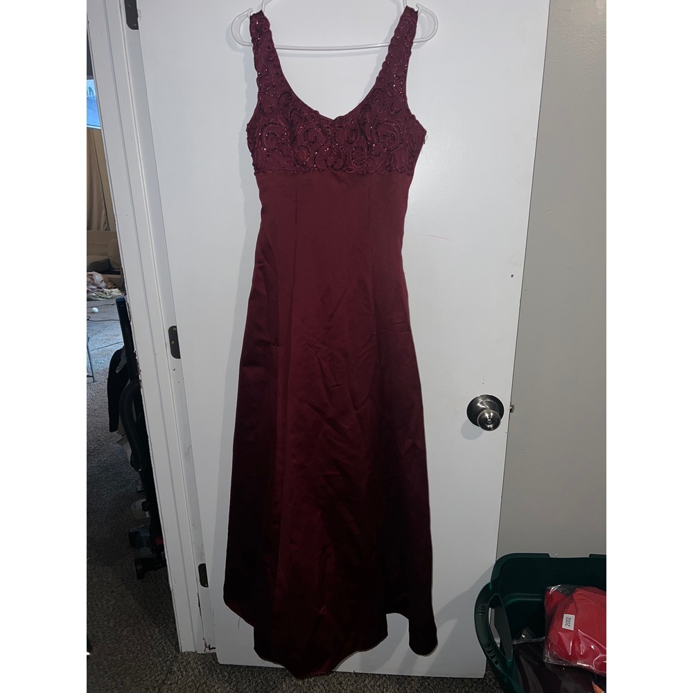 Morgan and Co by Linda Bernell Burgundy Beaded Corset Back Gown Size 5/6